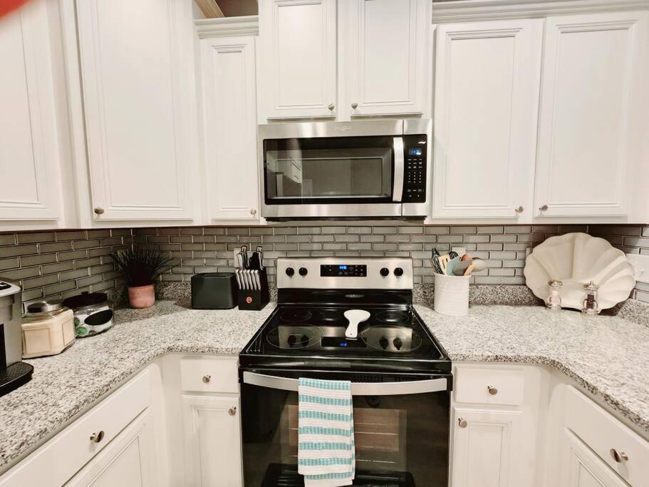 Holiday home Coastal Oasis: 3br Townhome With Pool Near Pcb Attractions *